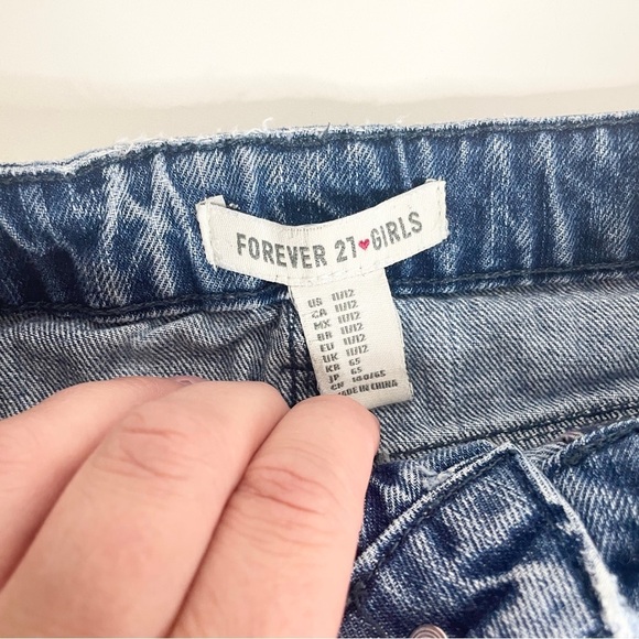 Forever 21 Girls Size 11/12 Denim Shorts 2" Inseam Distressed Floral Pockets - Picture 2 of 8